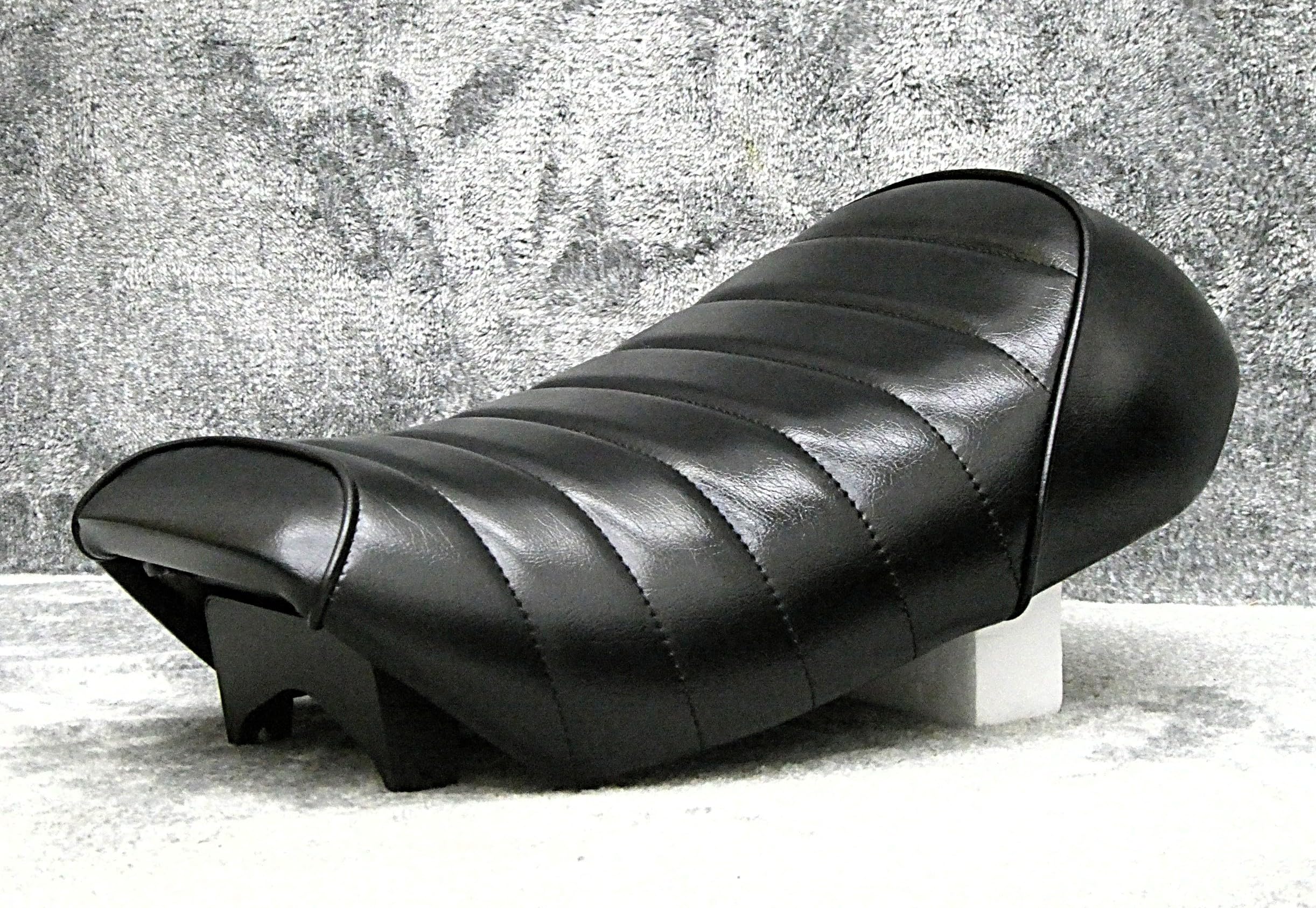 Amazon | モンキー125 用 黒皮 タックロールシート /完成品BLACK